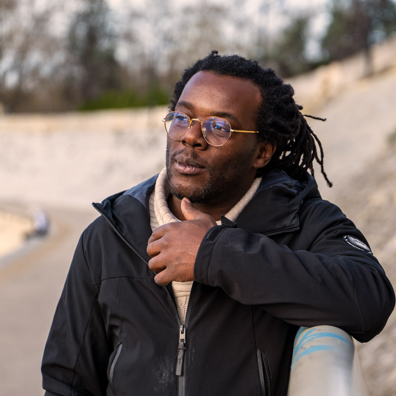 Ivory auteur compositeur interprète chez Zaykin Music