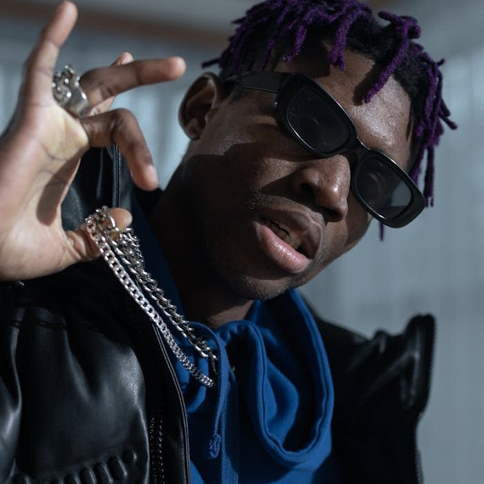 image-nackelaces A propos de Zaykin Music : un artiste avec sa chaine entre les doigts